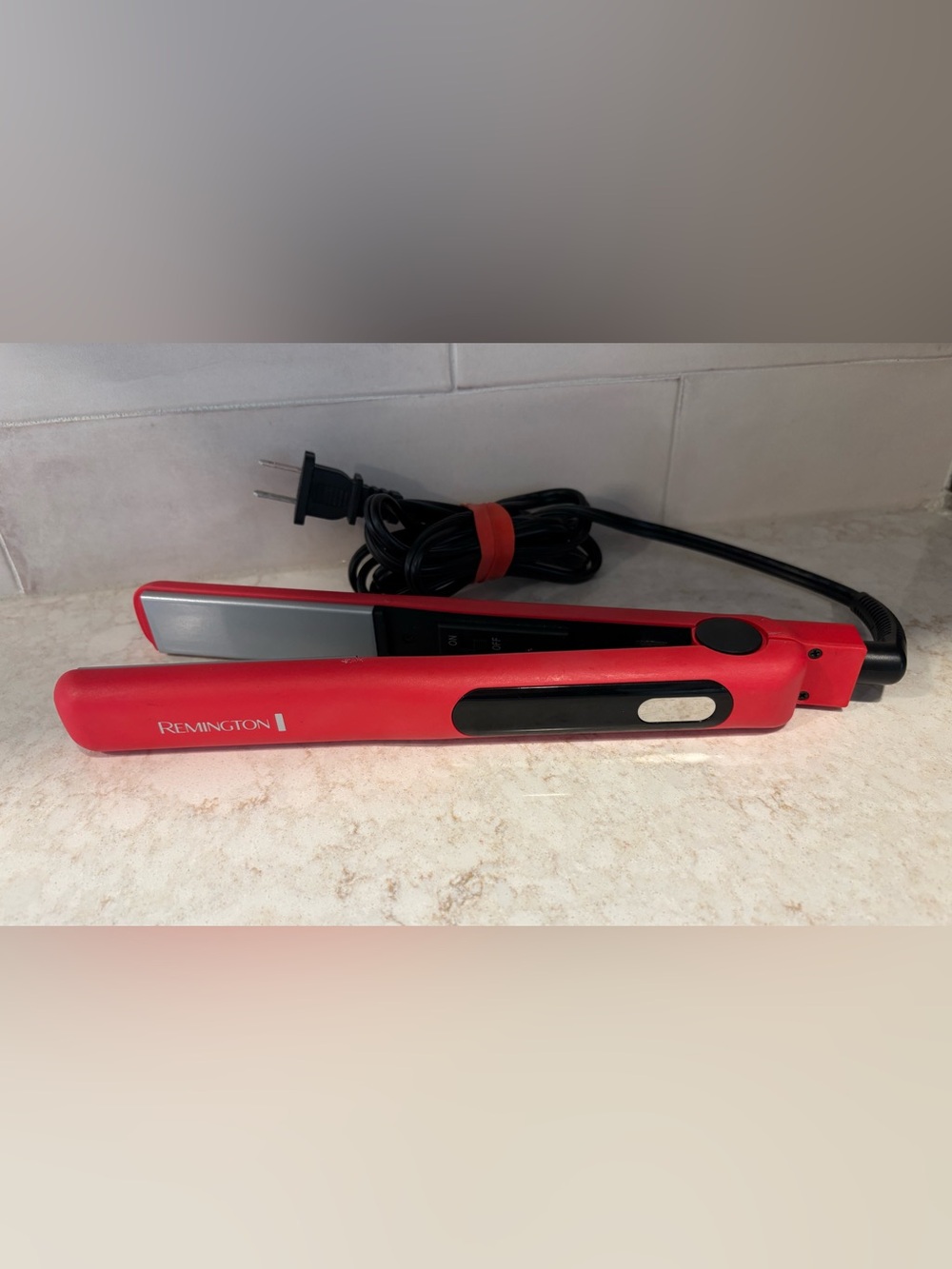 Remington S-1302 Red & Black 1” Hair Straightener Flat Iron